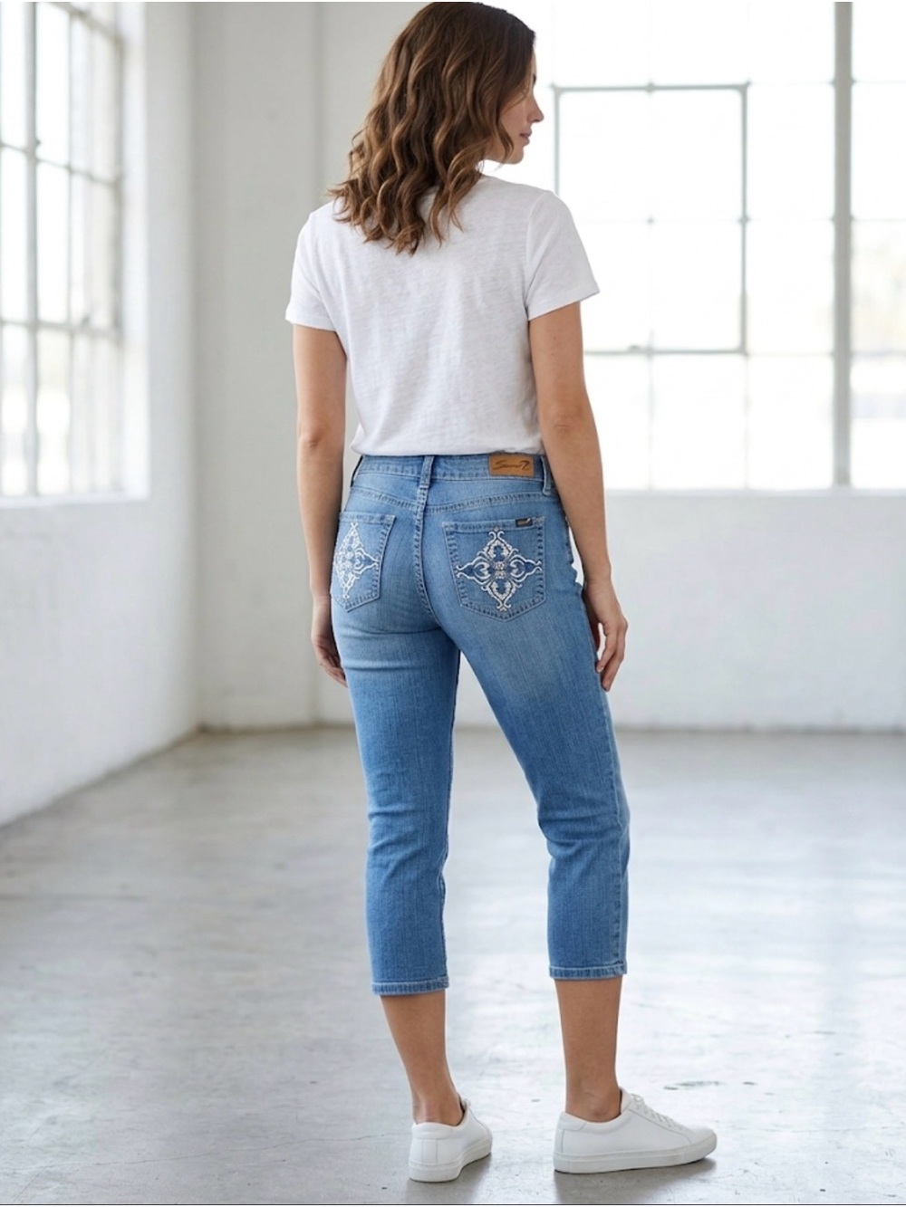 Seven7 Luxe Y2K Boho Heart Geometric Embroidered Denim Capris 18.